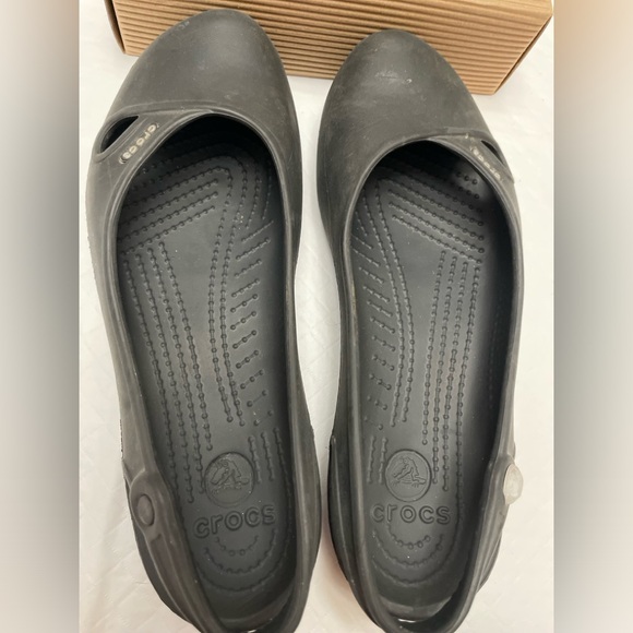 Crocs Size 7 Charcoal Coloured Slip-On Sandals. GUC - Picture 6 of 9